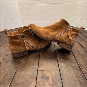 UGG Women's 8.5 Aero II Ankle Boot Chestnut Suede Waterproof Zip Bootie Leather